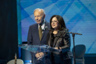 Anita Zucker and Senator Joseph Lieberman presenting at 2XXEX Supermercado - Envío rápido Levas y bujes para ballesta compuesta Envío en 24 horas’s 98th annual Hanukkah Dinner.